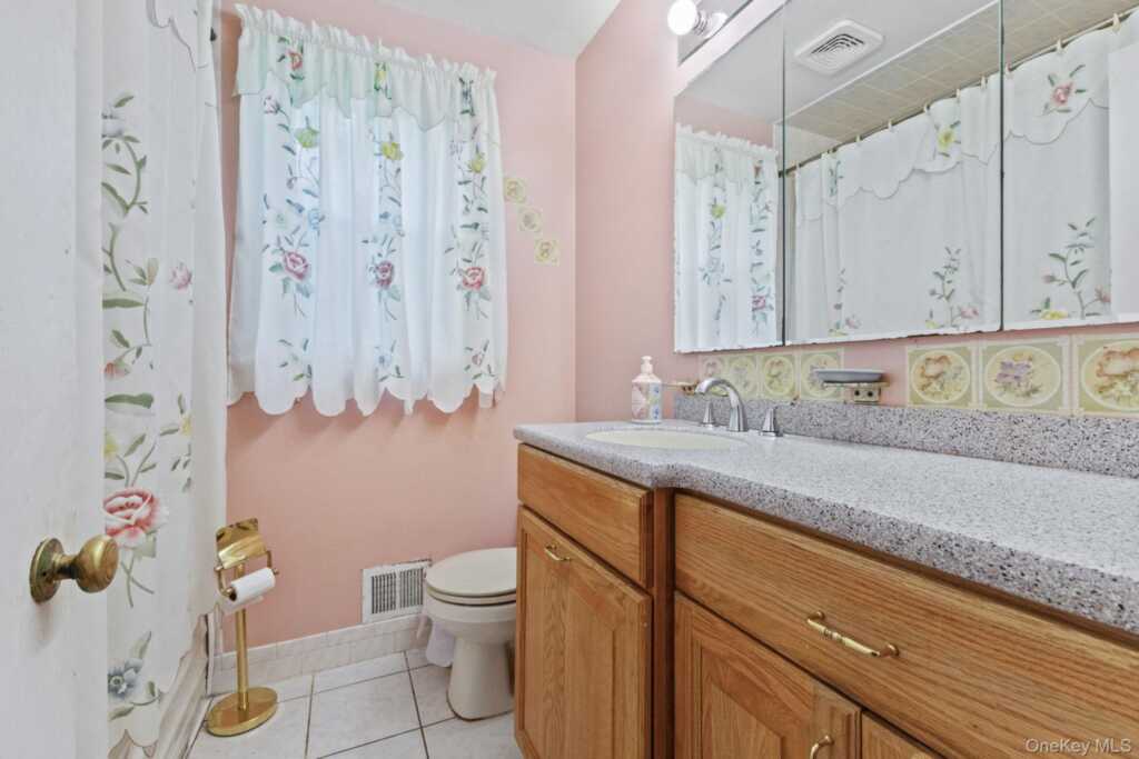 100 Daisy Farms Drive, New Rochelle, NY 10804 - Photo 11 of 30