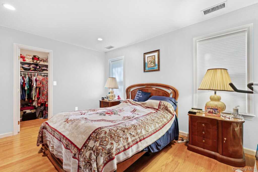 100 Daisy Farms Drive, New Rochelle, NY 10804 - Photo 18 of 30