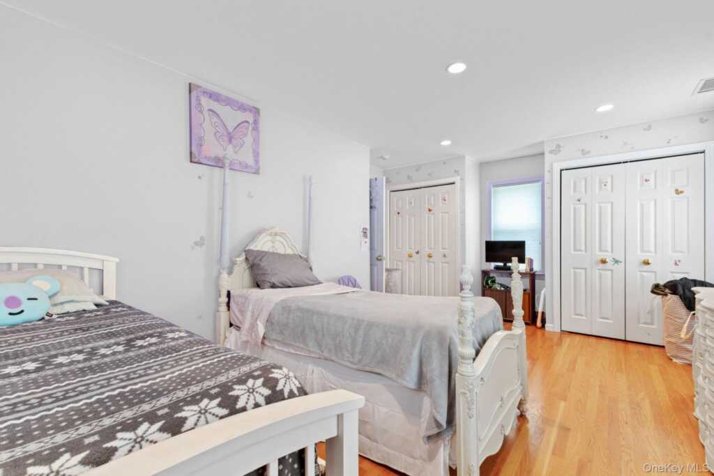 100 Daisy Farms Drive, New Rochelle, NY 10804 - Photo 20 of 30
