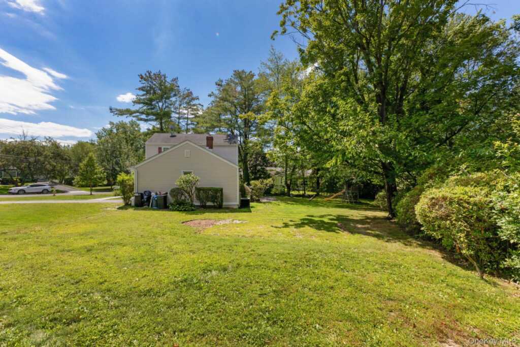100 Daisy Farms Drive, New Rochelle, NY 10804 - Photo 22 of 30
