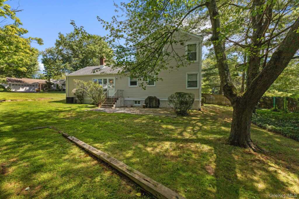 100 Daisy Farms Drive, New Rochelle, NY 10804 - Photo 25 of 30
