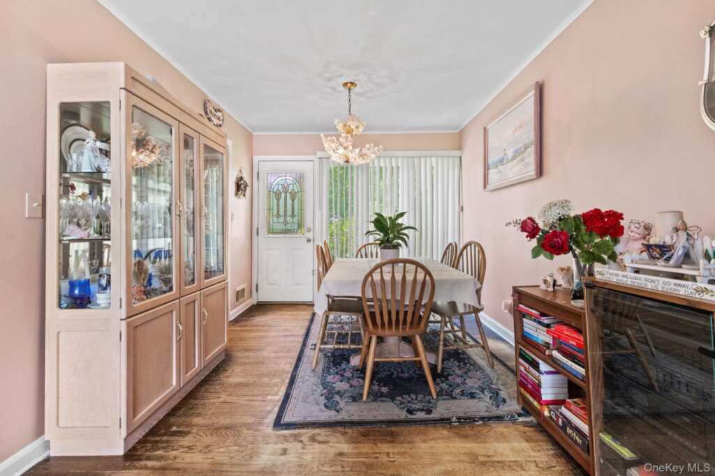 100 Daisy Farms Drive, New Rochelle, NY 10804 - Photo 5 of 30