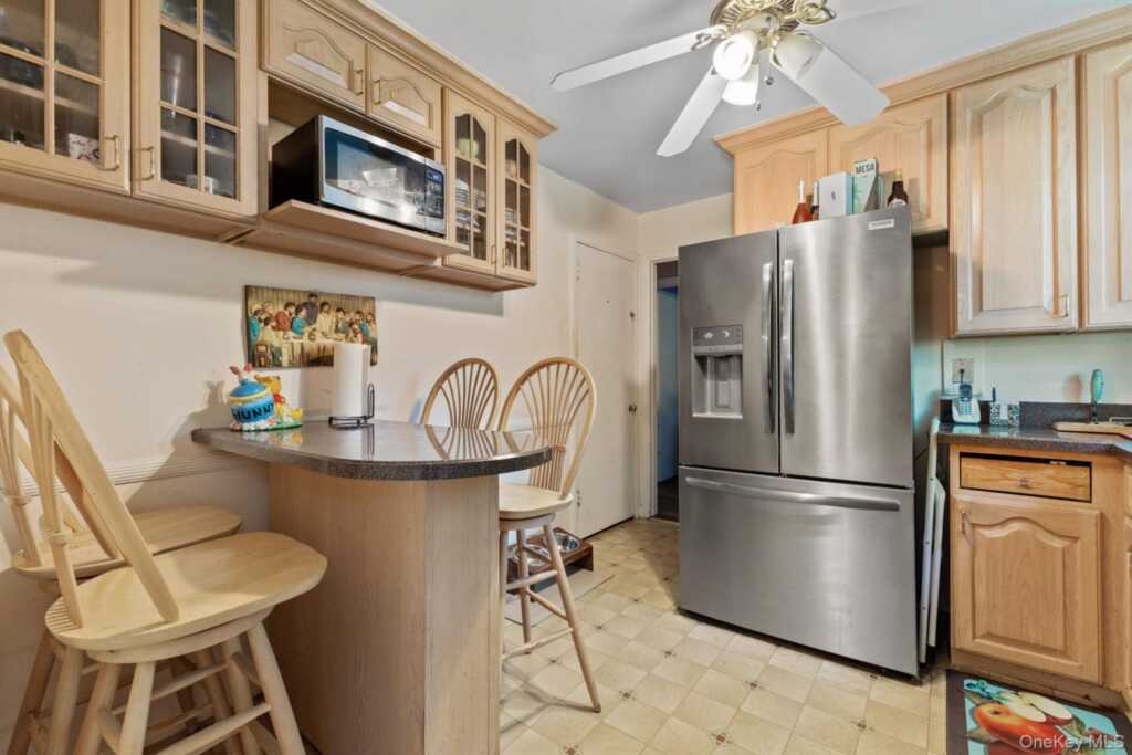 100 Daisy Farms Drive, New Rochelle, NY 10804 - Photo 7 of 30