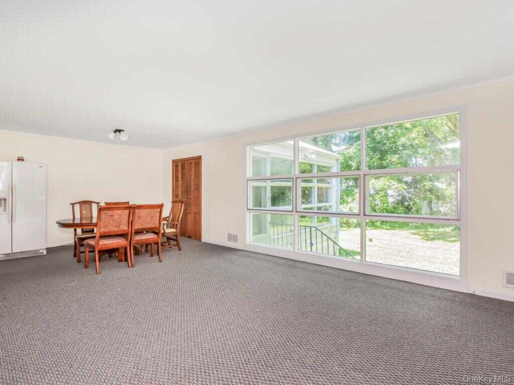 90 Daisy Farms Drive, New Rochelle, NY 10804 - Photo 10 of 45