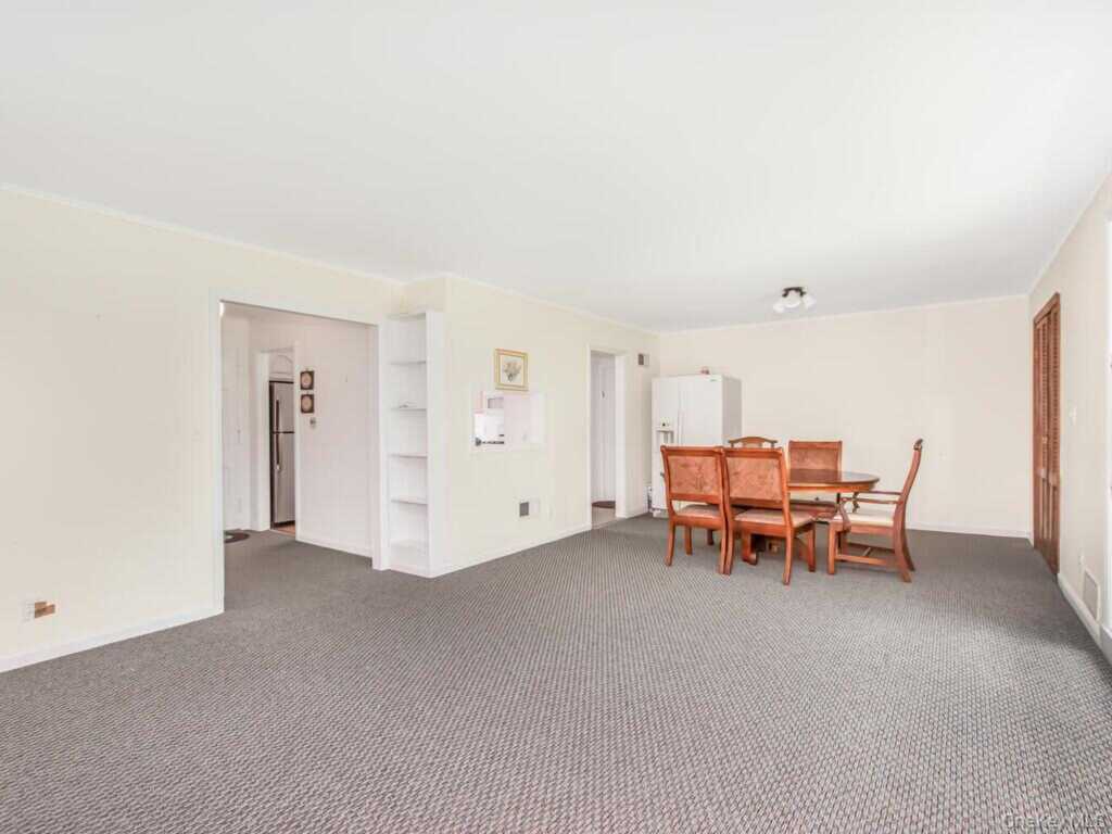 90 Daisy Farms Drive, New Rochelle, NY 10804 - Photo 11 of 45