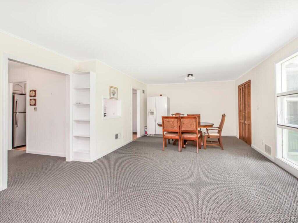 90 Daisy Farms Drive, New Rochelle, NY 10804 - Photo 13 of 45