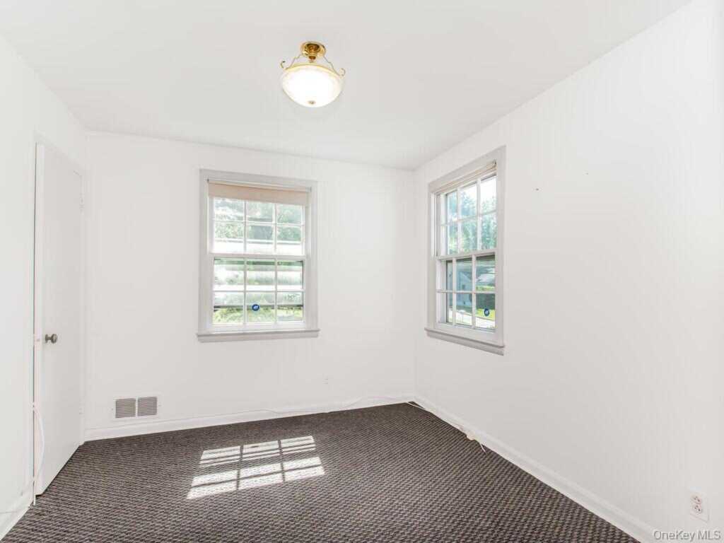 90 Daisy Farms Drive, New Rochelle, NY 10804 - Photo 18 of 45