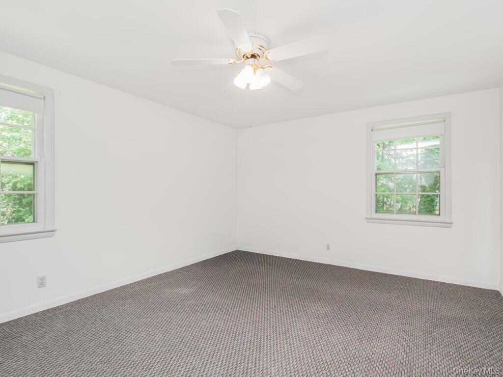 90 Daisy Farms Drive, New Rochelle, NY 10804 - Photo 21 of 45