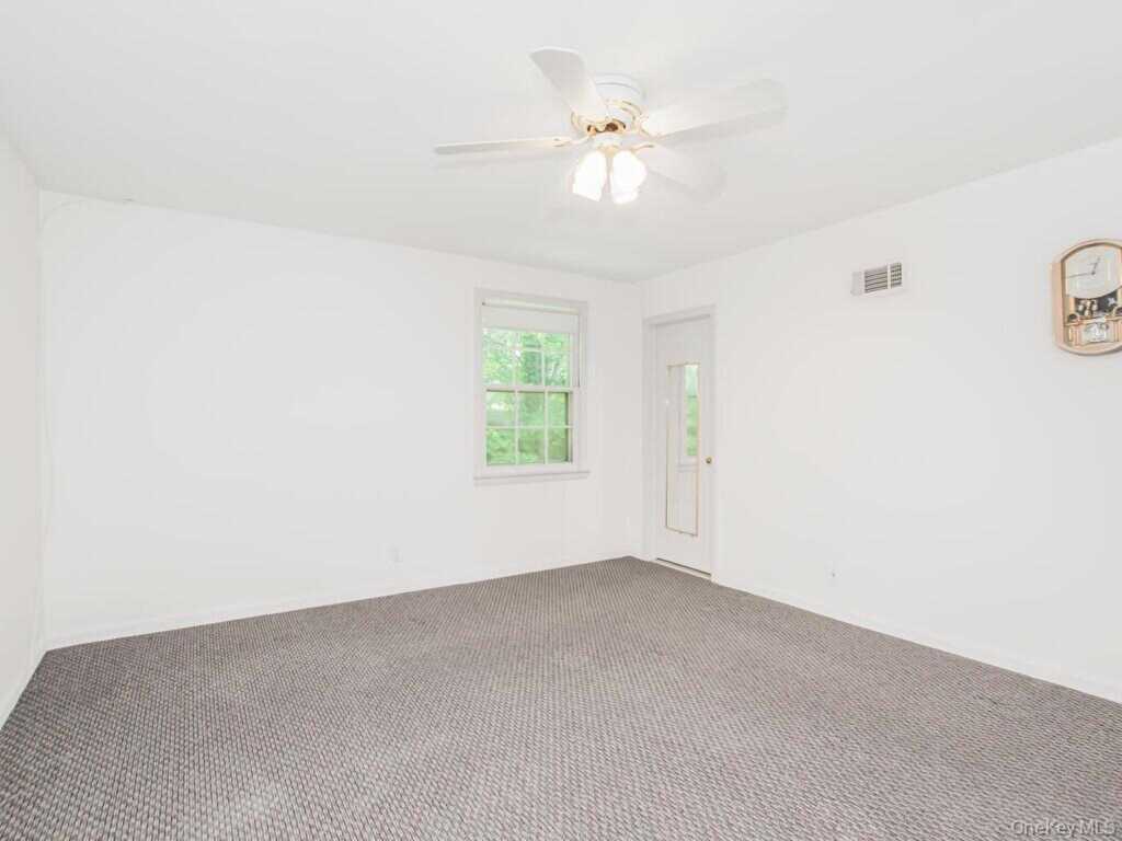 90 Daisy Farms Drive, New Rochelle, NY 10804 - Photo 22 of 45