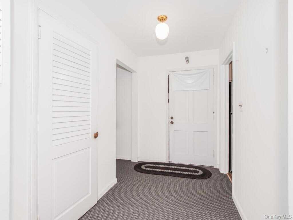 90 Daisy Farms Drive, New Rochelle, NY 10804 - Photo 25 of 45