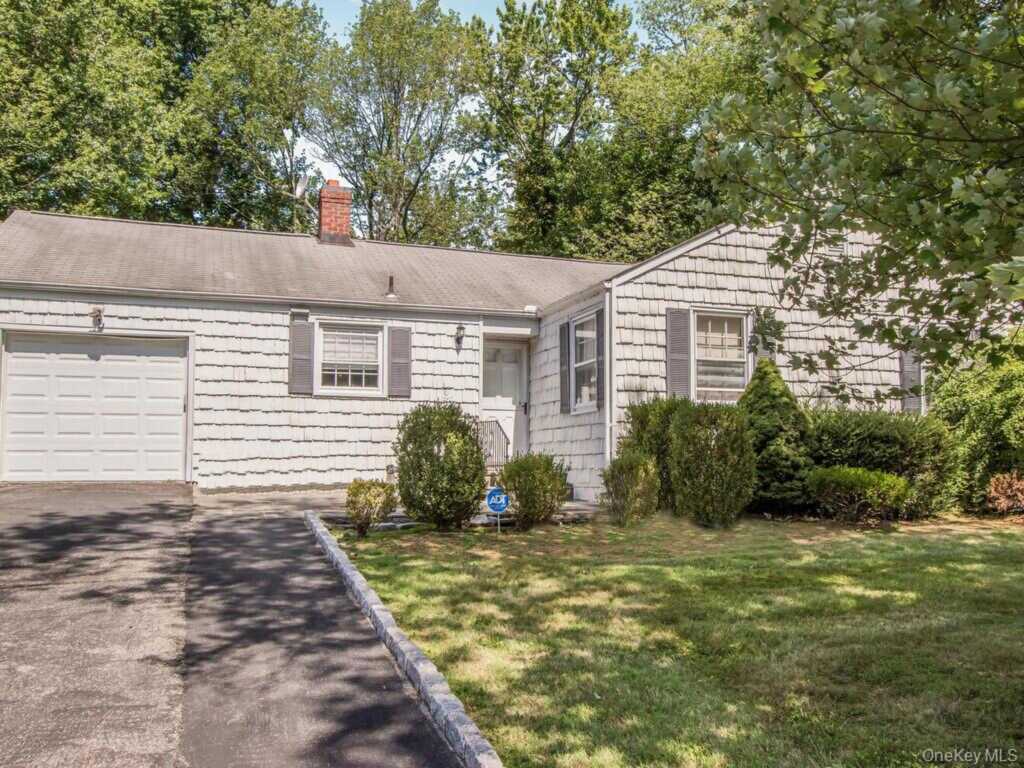 90 Daisy Farms Drive, New Rochelle, NY 10804 - Photo 3 of 45