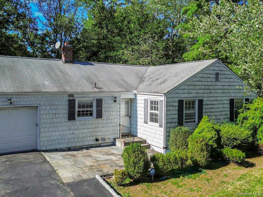 90 Daisy Farms Drive, New Rochelle, NY 10804 - Photo 37 of 45