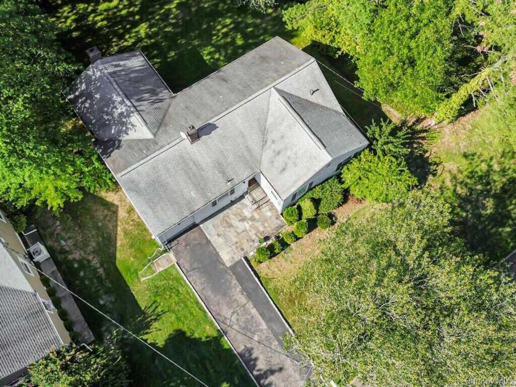 90 Daisy Farms Drive, New Rochelle, NY 10804 - Photo 38 of 45