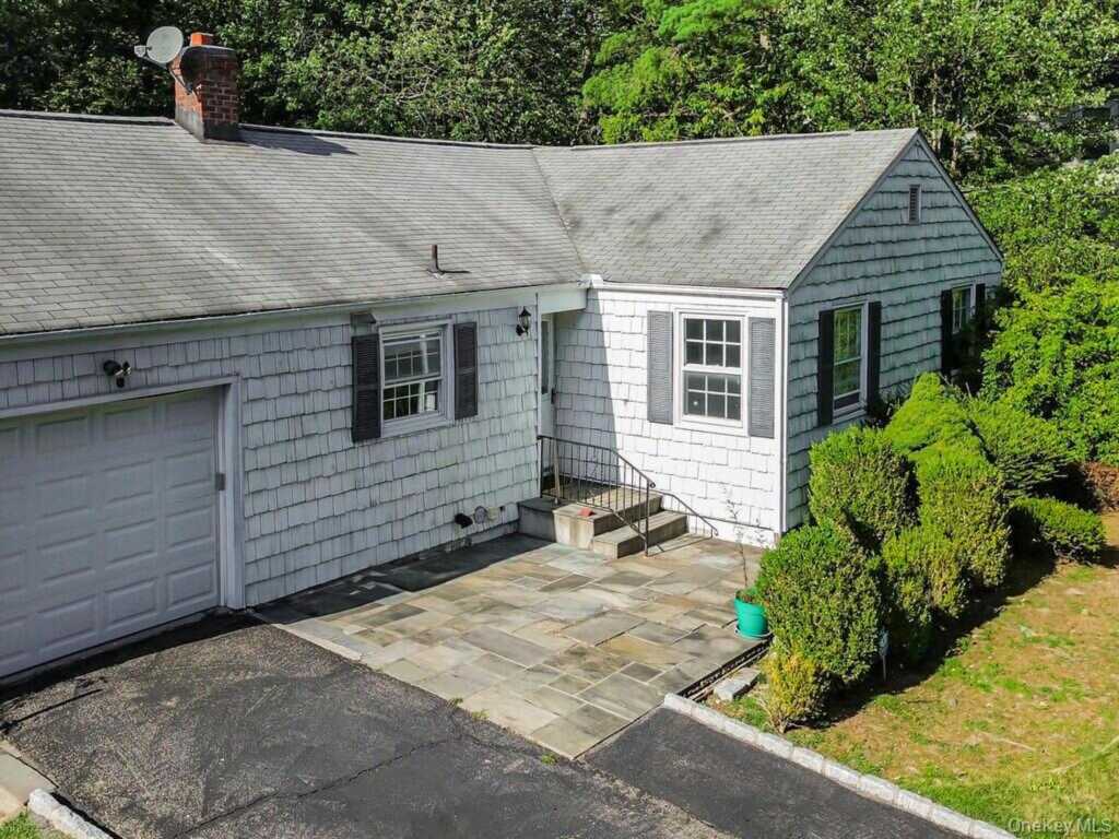 90 Daisy Farms Drive, New Rochelle, NY 10804 - Photo 41 of 45