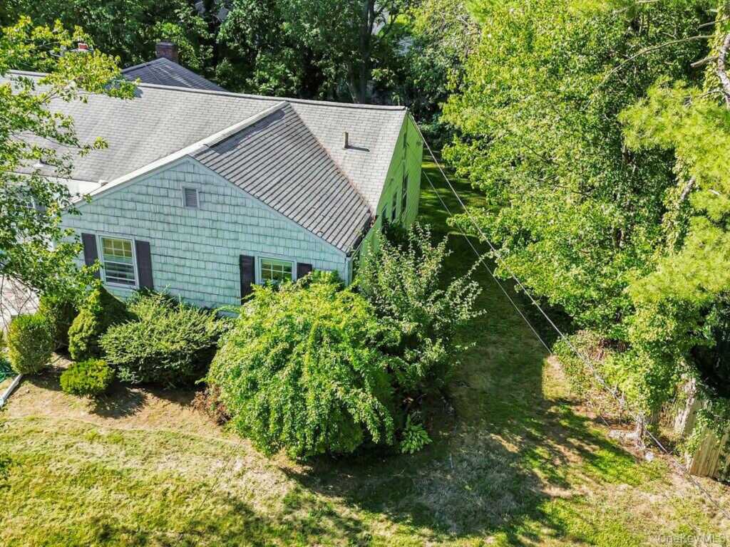 90 Daisy Farms Drive, New Rochelle, NY 10804 - Photo 44 of 45