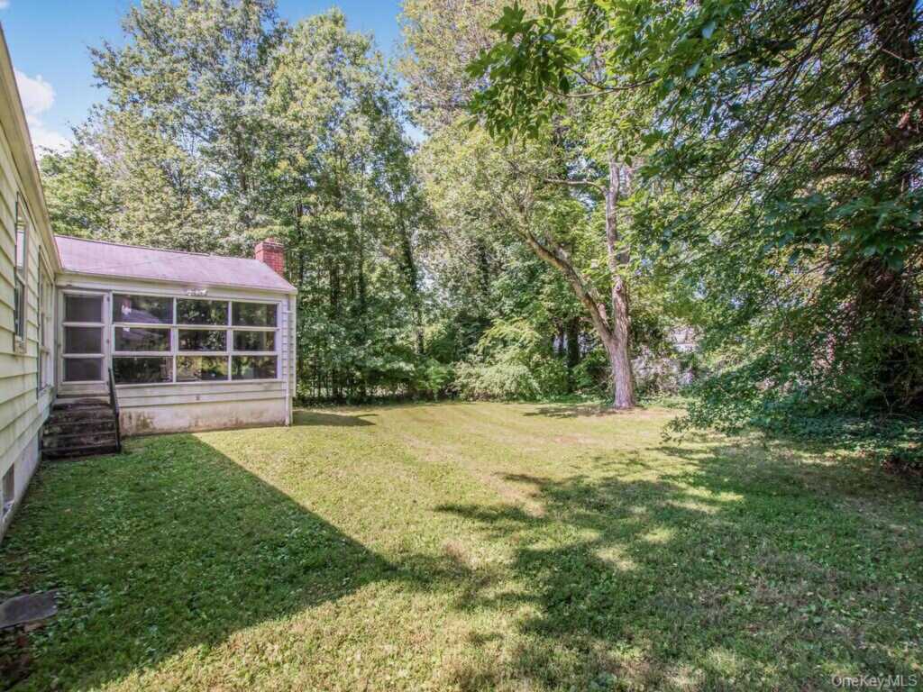 90 Daisy Farms Drive, New Rochelle, NY 10804 - Photo 5 of 45
