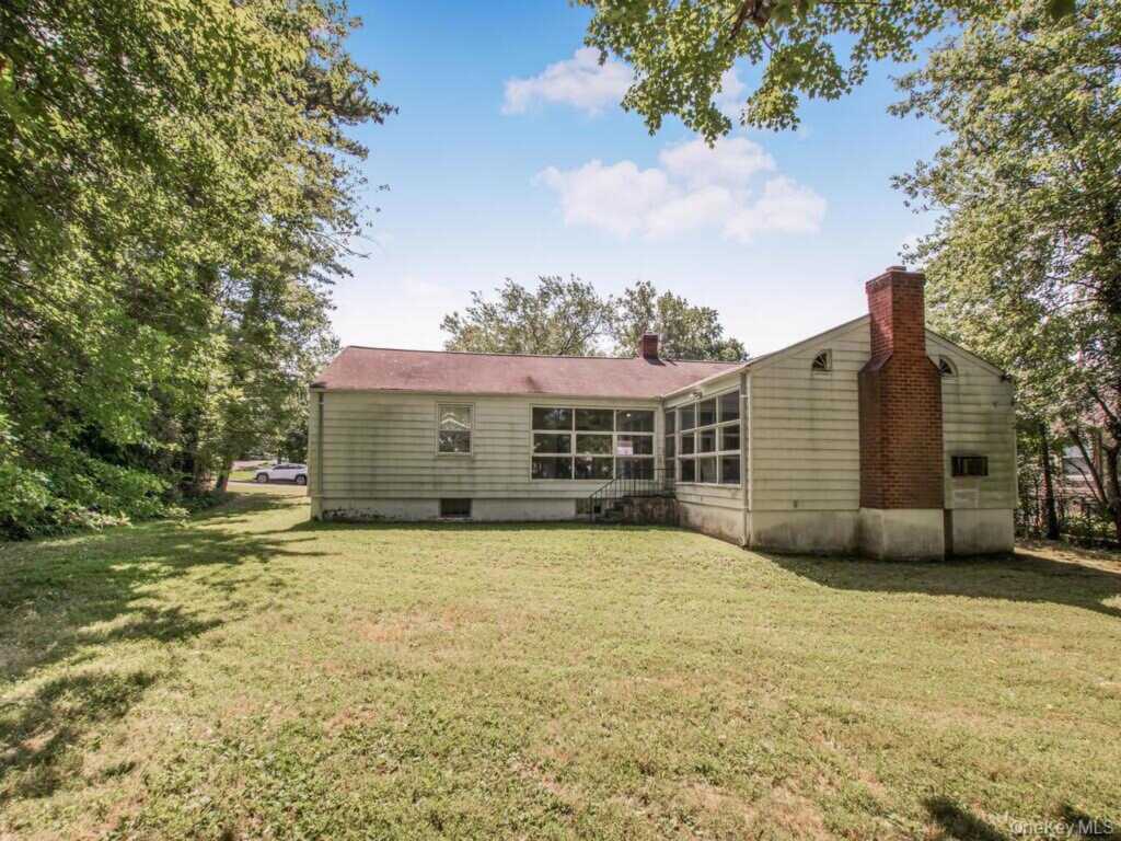 90 Daisy Farms Drive, New Rochelle, NY 10804 - Photo 6 of 45