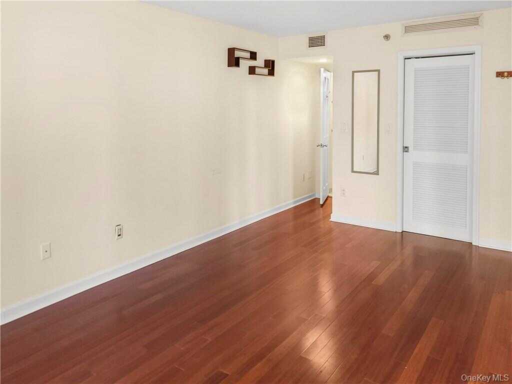 4 Martine Avenue, Unit #617, White Plains, NY 10606 - Photo 11 of 32