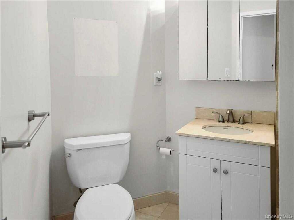 4 Martine Avenue, Unit #617, White Plains, NY 10606 - Photo 17 of 32