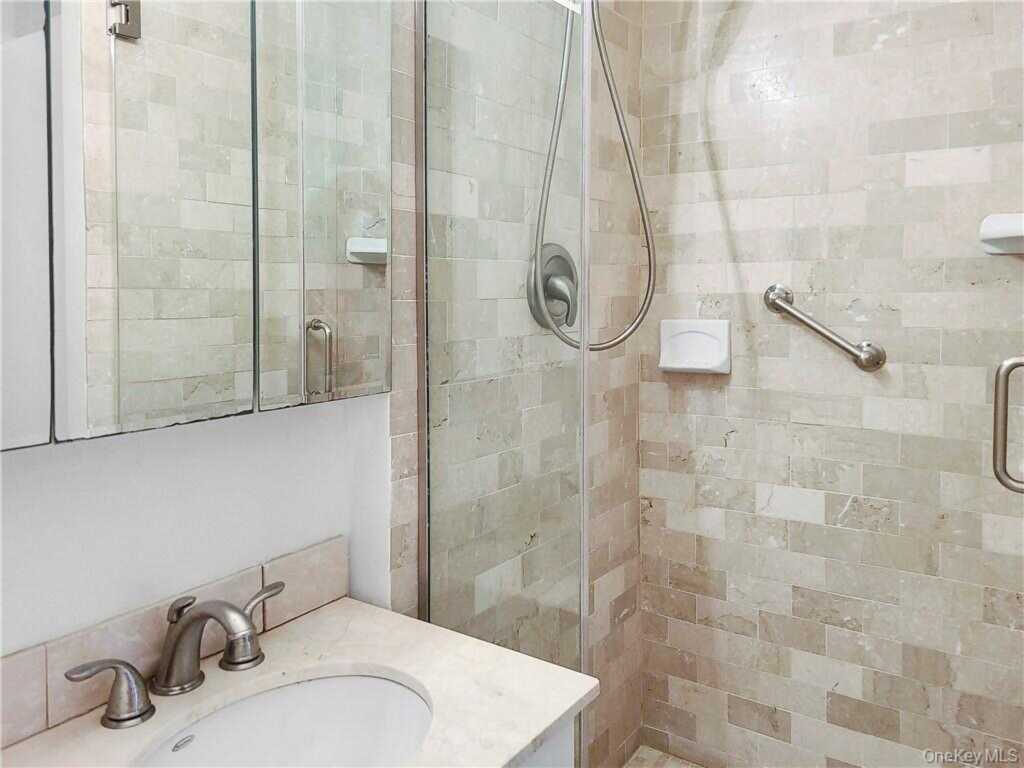 4 Martine Avenue, Unit #617, White Plains, NY 10606 - Photo 18 of 32