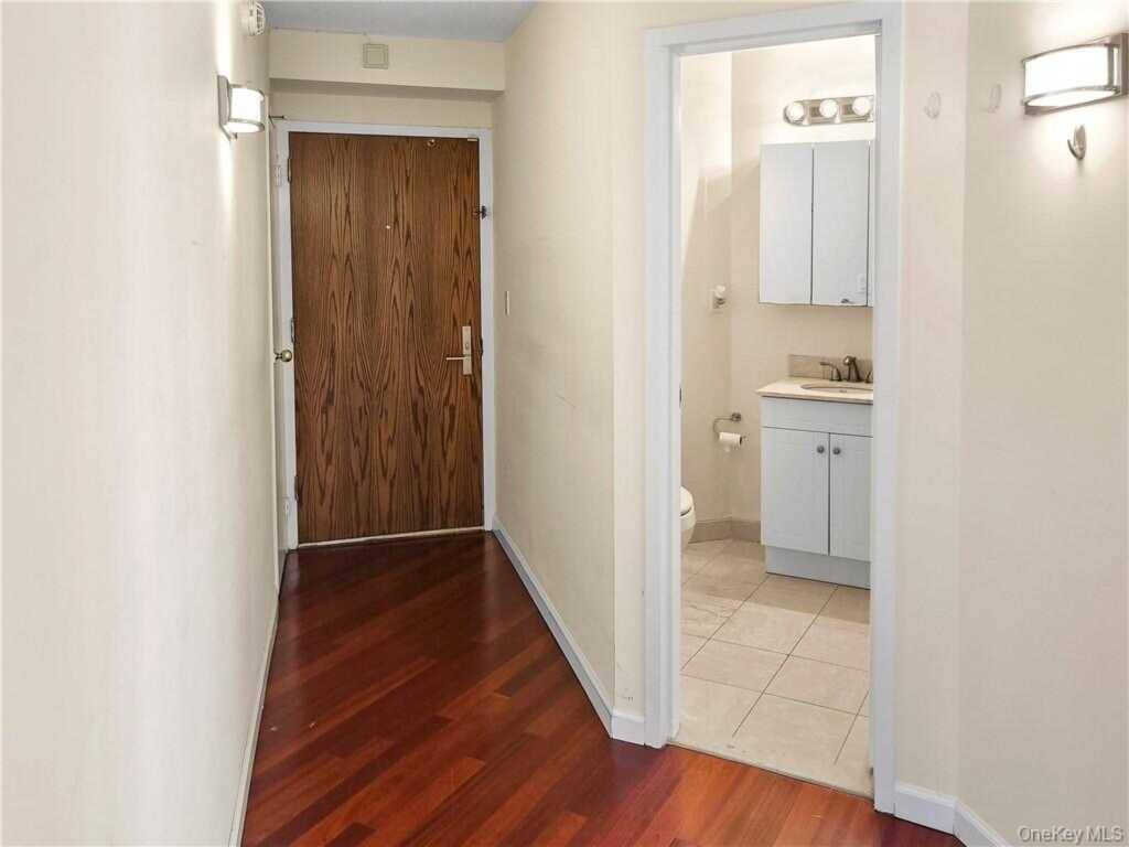 4 Martine Avenue, Unit #617, White Plains, NY 10606 - Photo 19 of 32