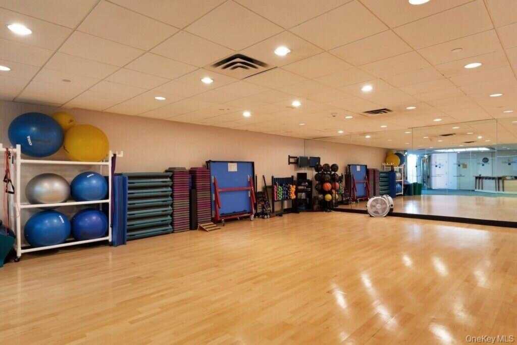 4 Martine Avenue, Unit #617, White Plains, NY 10606 - Photo 28 of 32