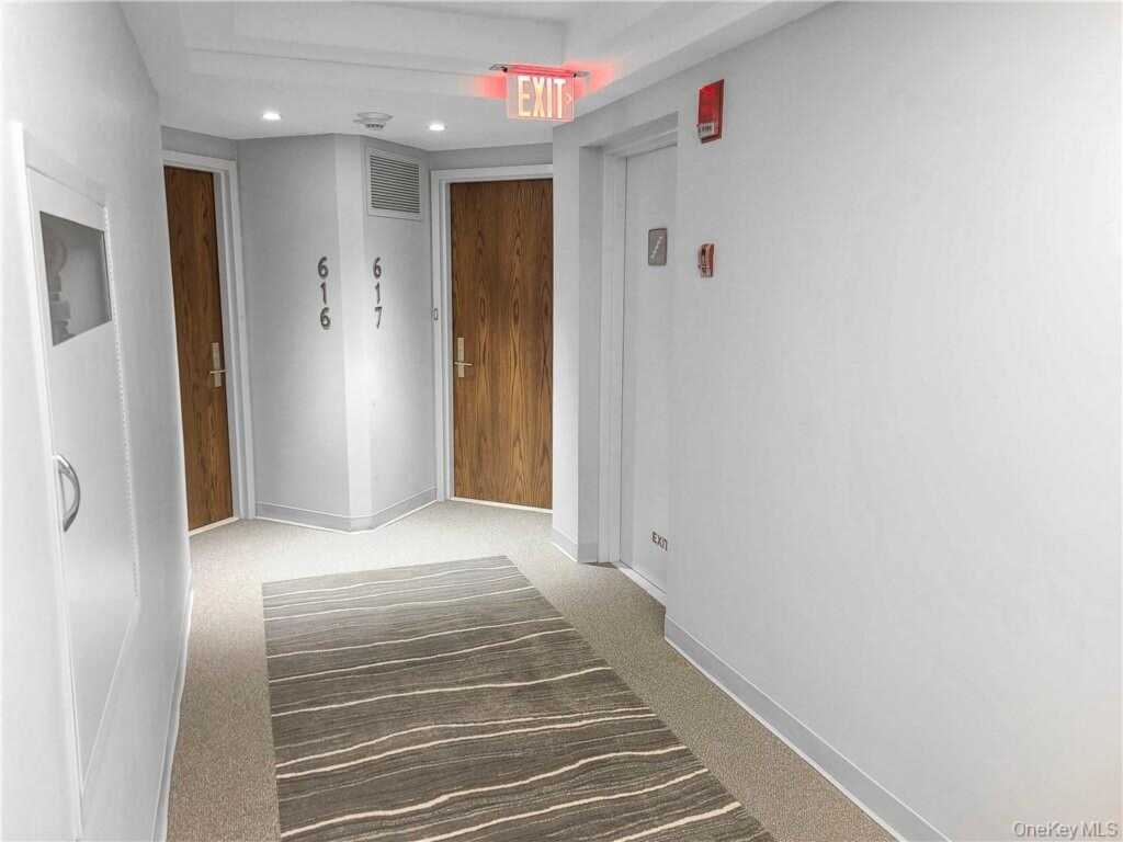 4 Martine Avenue, Unit #617, White Plains, NY 10606 - Photo 3 of 32