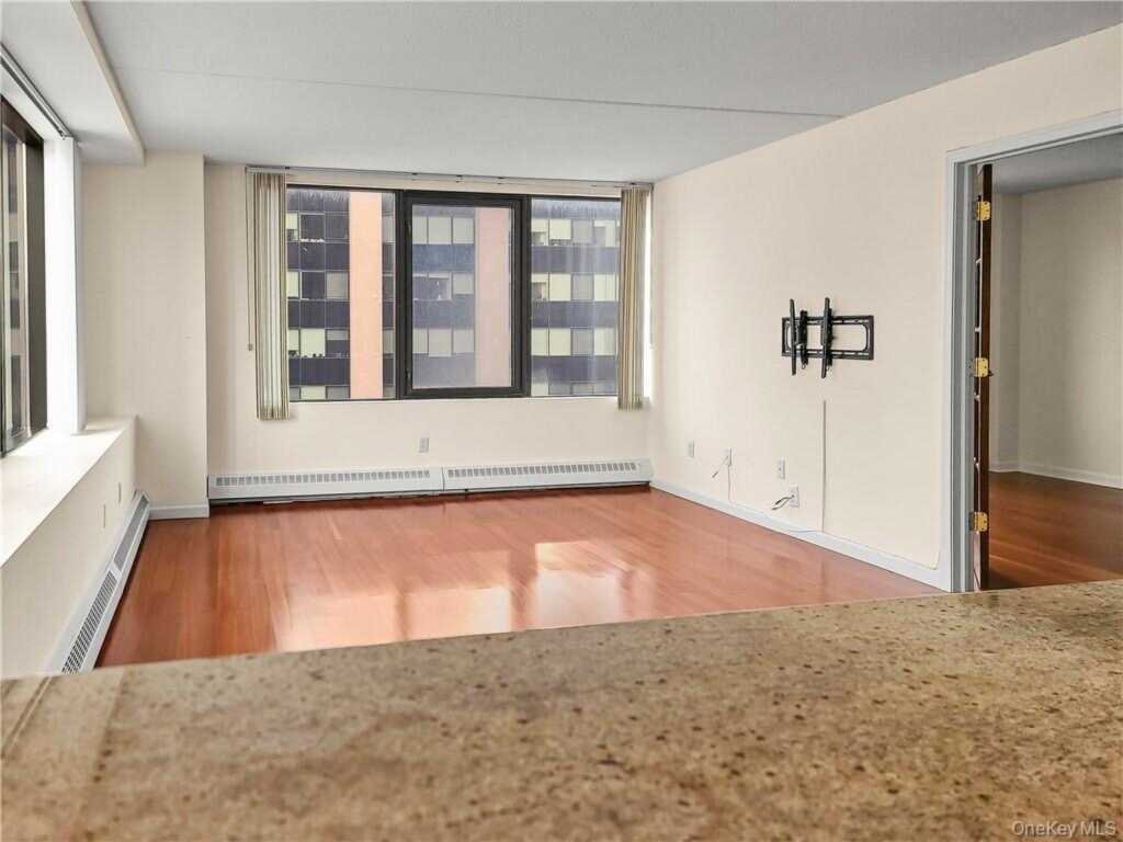 4 Martine Avenue, Unit #617, White Plains, NY 10606 - Photo 9 of 32