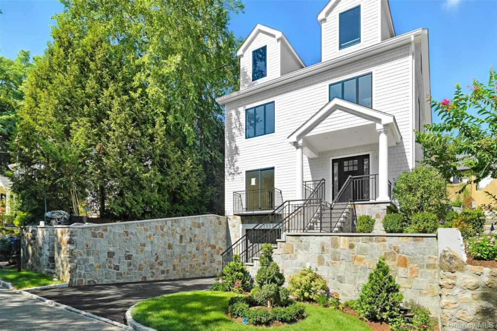 64 1/2 Exchange Place, Rye, NY 10573 - Photo 3 of 38