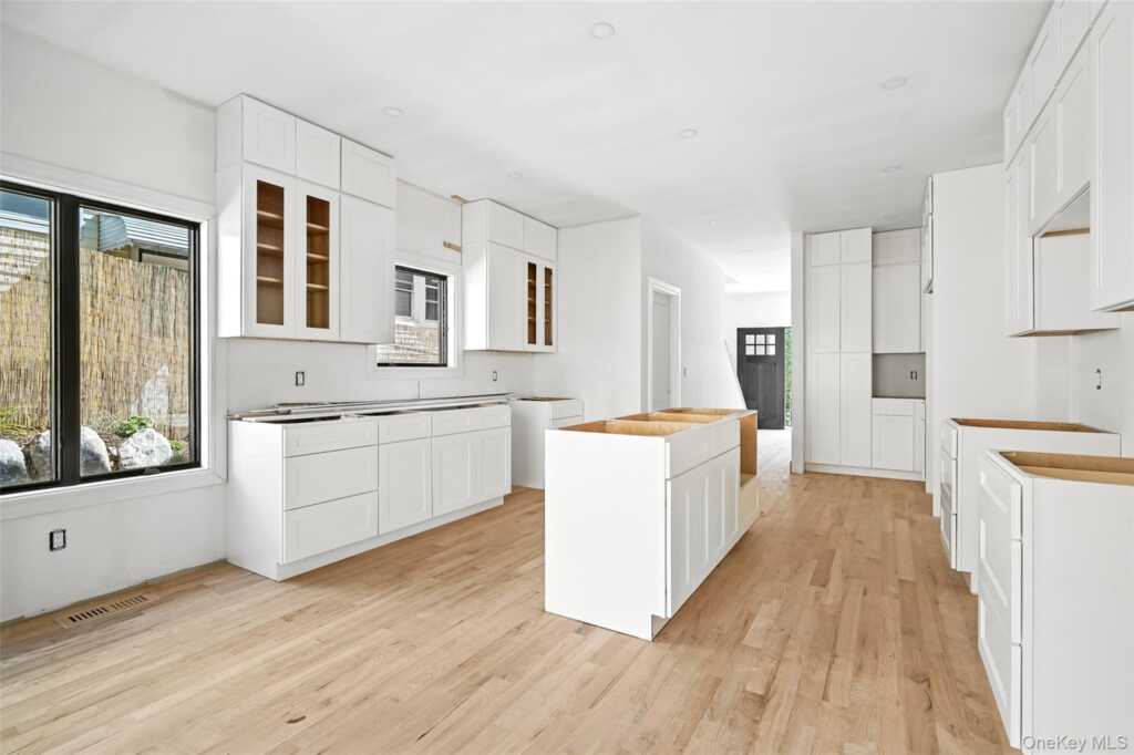 64 1/2 Exchange Place, Rye, NY 10573 - Photo 9 of 38