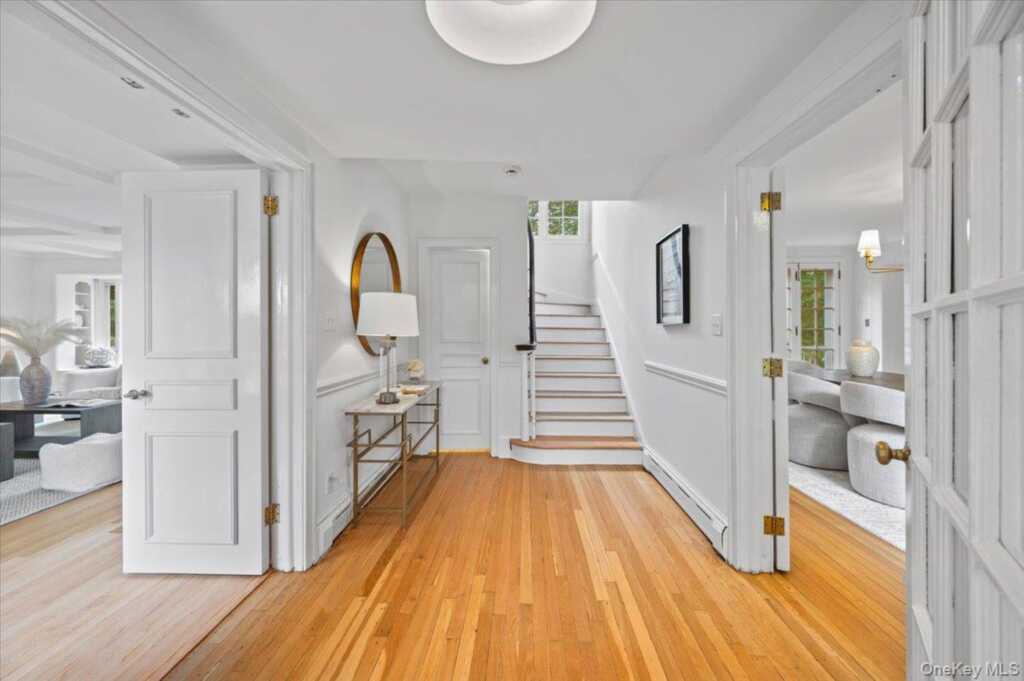 120 Lyncroft Road, New Rochelle, NY 10804 - Photo 2 of 34