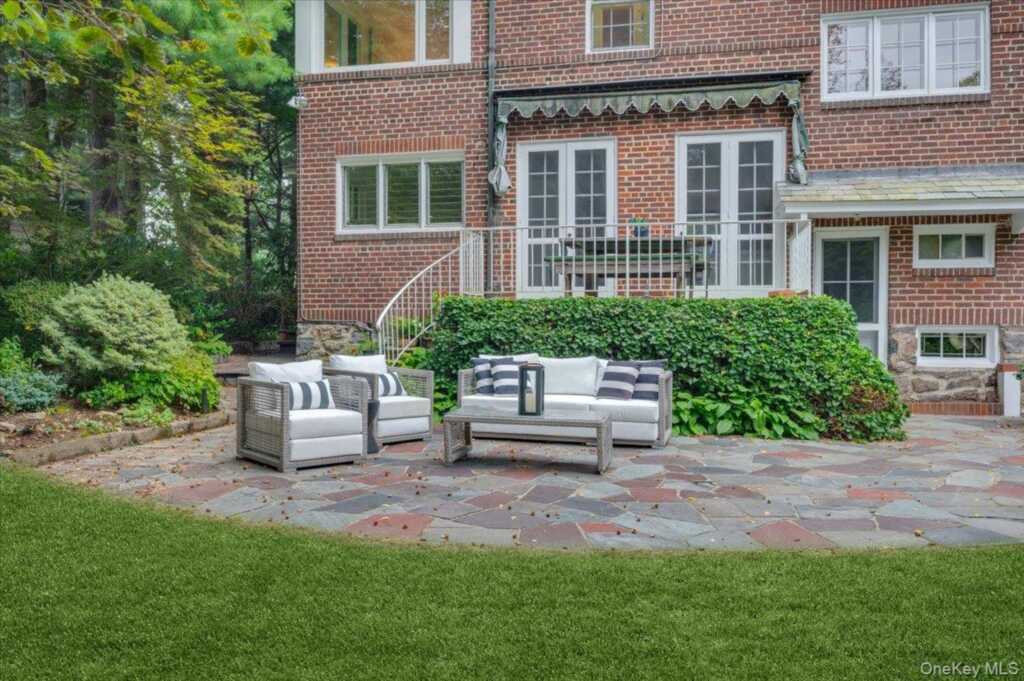 120 Lyncroft Road, New Rochelle, NY 10804 - Photo 25 of 34