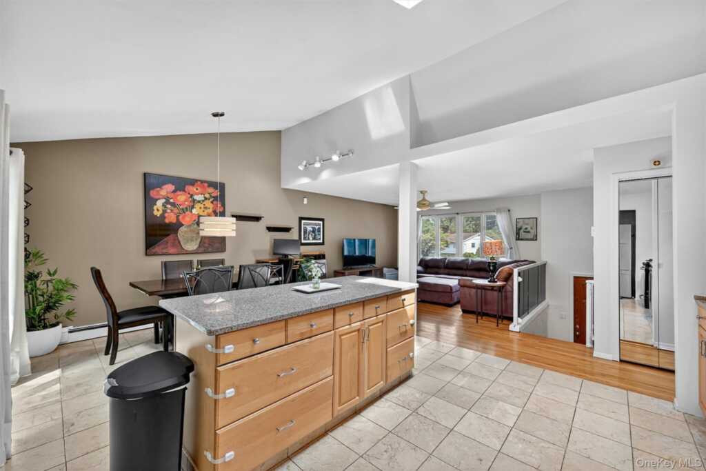 731 Manette Lane, Valley Cottage, NY 10989 - Photo 16 of 50