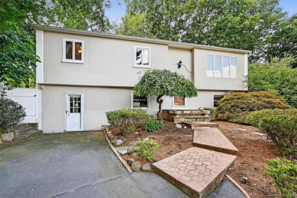 731 Manette Lane, Valley Cottage, NY 10989 - Photo 2 of 50