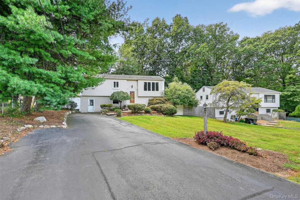731 Manette Lane, Valley Cottage, NY 10989 - Photo 4 of 50