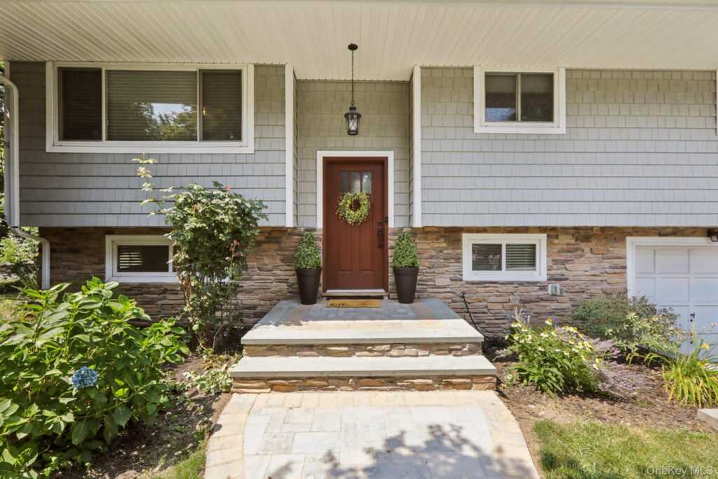 961 Tilton Road, Valley Cottage, NY 10989 - Photo 2 of 41