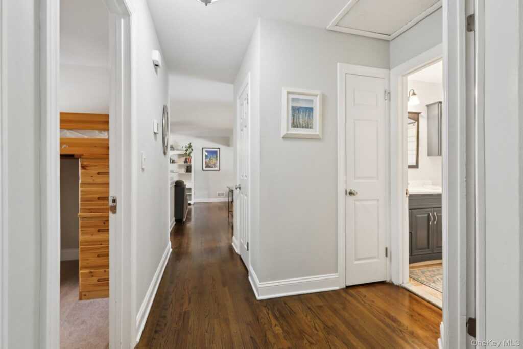 961 Tilton Road, Valley Cottage, NY 10989 - Photo 28 of 41