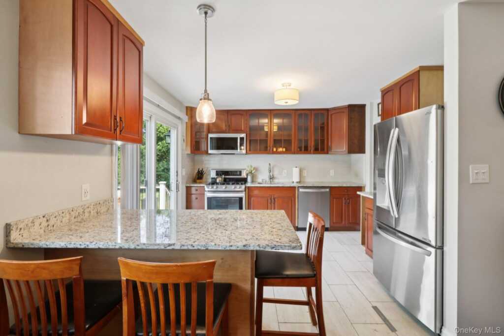 961 Tilton Road, Valley Cottage, NY 10989 - Photo 7 of 41