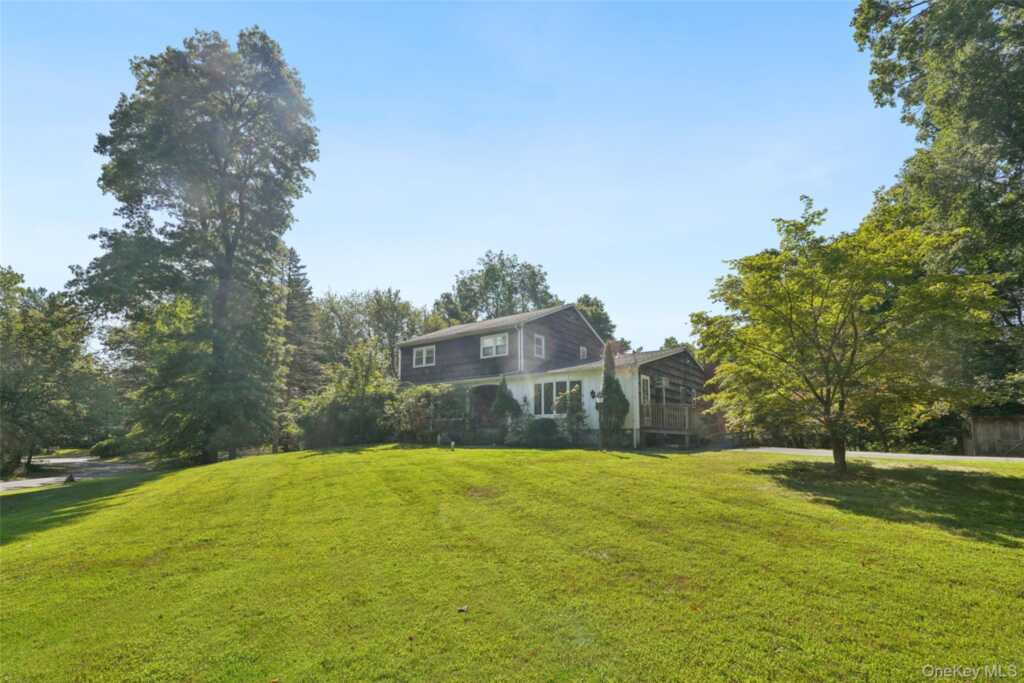 415 Phillips Hill Road, New City, NY 10956 - Photo 4 of 50