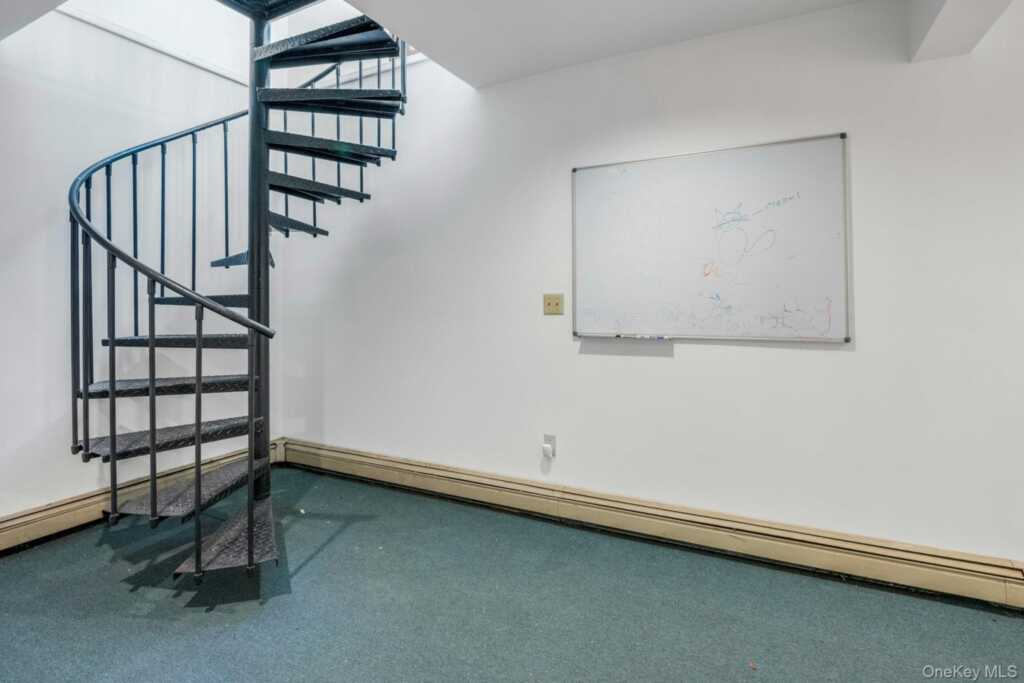 75 Woodcrest Avenue, White Plains, NY 10604 - Photo 24 of 33