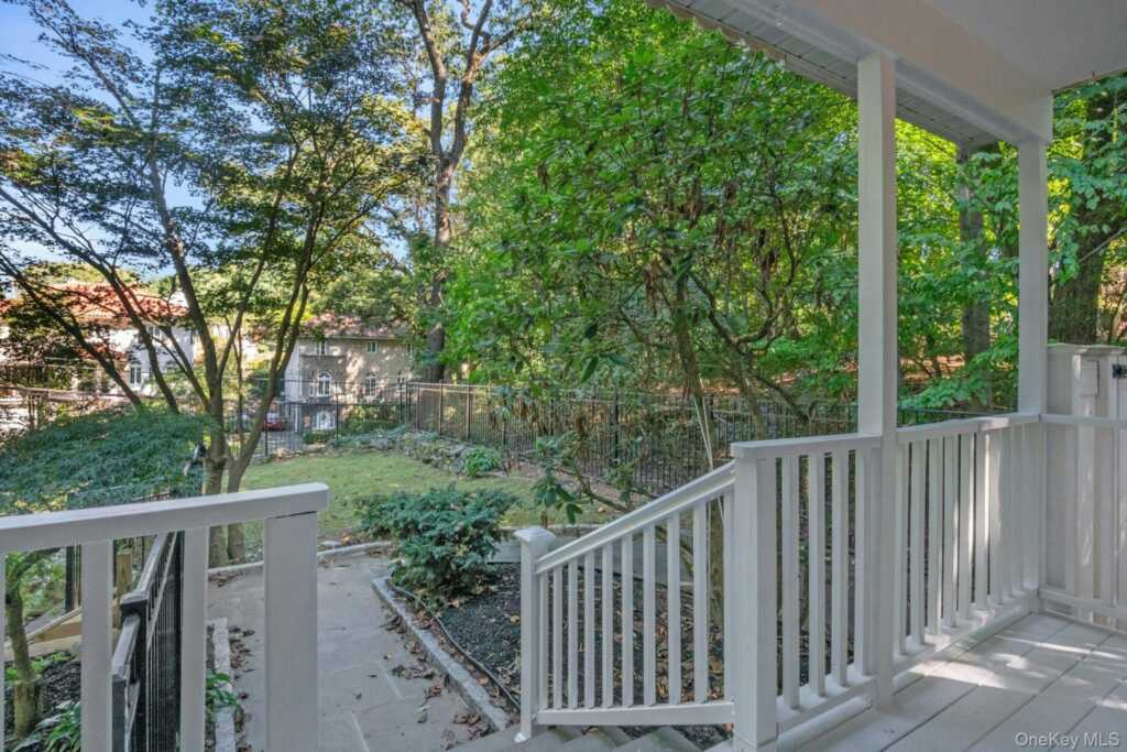75 Woodcrest Avenue, White Plains, NY 10604 - Photo 3 of 33