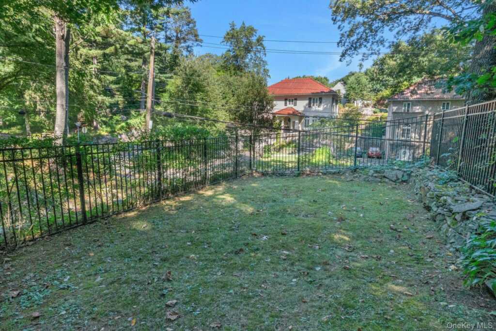 75 Woodcrest Avenue, White Plains, NY 10604 - Photo 30 of 33