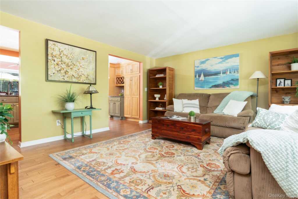 5 Bellows Lane, New City, NY 10956 - Photo 2 of 22