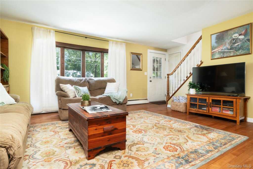 5 Bellows Lane, New City, NY 10956 - Photo 3 of 22