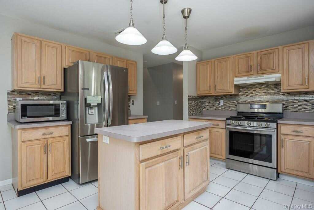 5 Sherwood Farms Court, Stony Point, NY 10980 - Photo 8 of 34