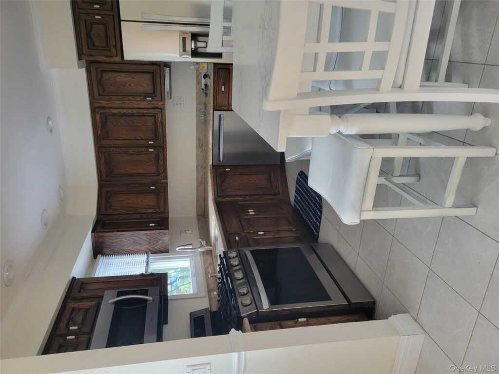 15 Beech Street, Nanuet, NY 10954 - Photo 4 of 14