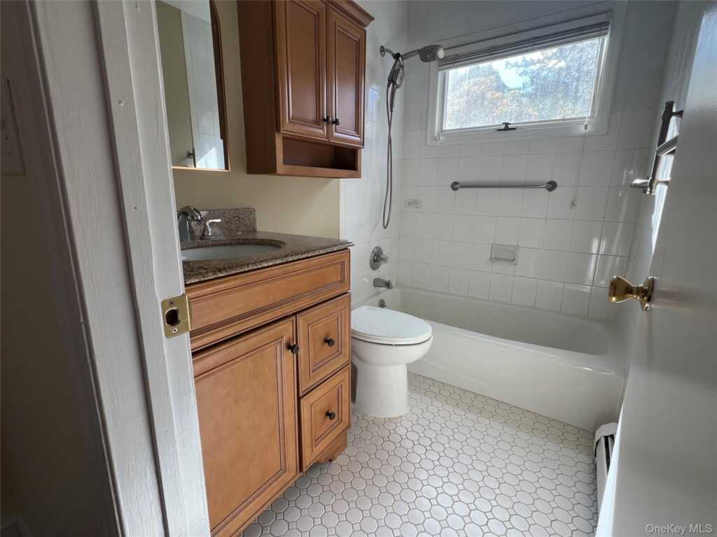 18 Summit Street, Nyack, NY 10960 - Photo 12 of 15