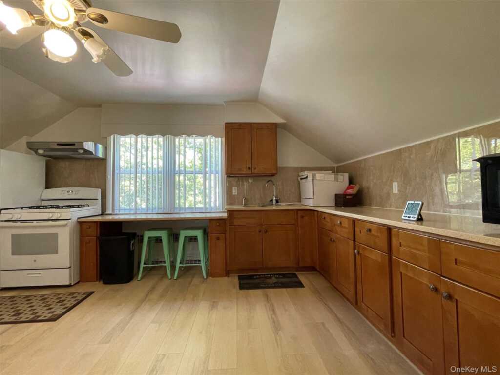 169 Old Mamaroneck Road, Unit ##2, White Plains, NY 10605 - Photo 4 of 24