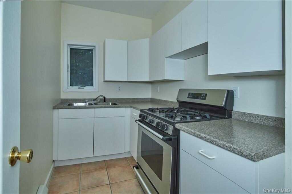 113 Carlton Road, Suffern, NY 10901 - Photo 10 of 26