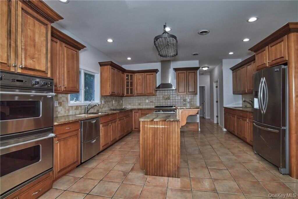 113 Carlton Road, Suffern, NY 10901 - Photo 7 of 26